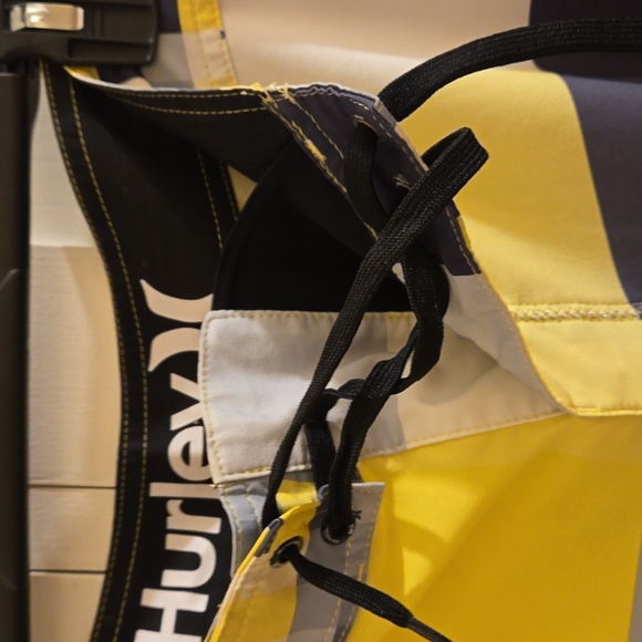 Hurley yellow, black,white and gray shorts Sz 34 - Picture 3 of 9